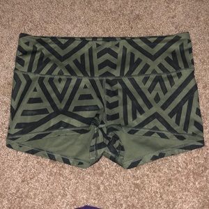 Lululemon 2” shorts